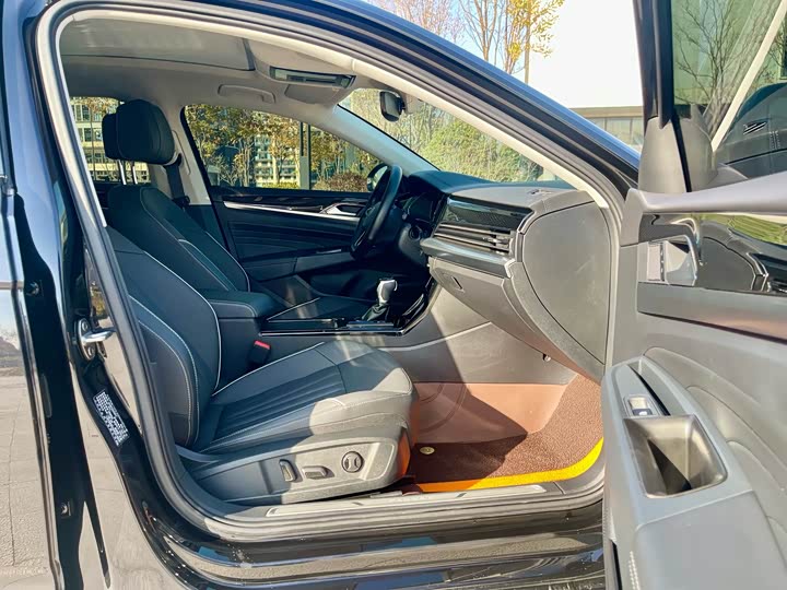 Фото 10 - Volkswagen Passat