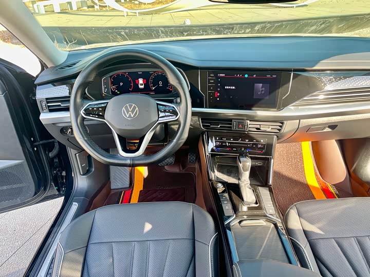 Фото 12 - Volkswagen Passat