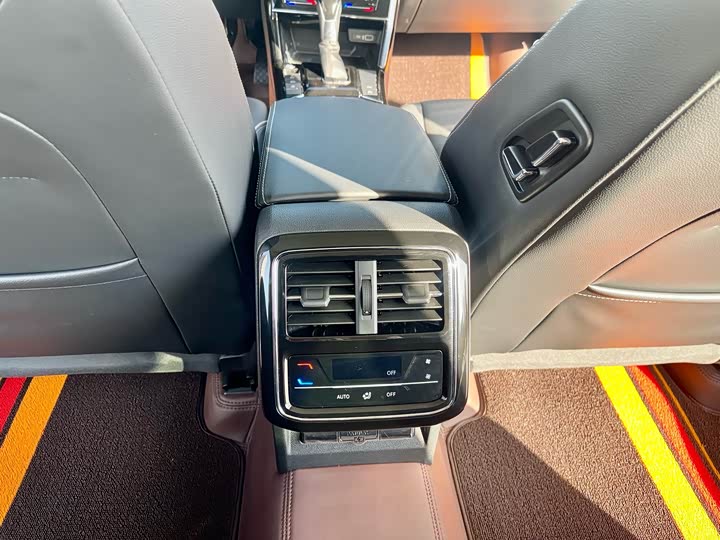 Фото 13 - Volkswagen Passat