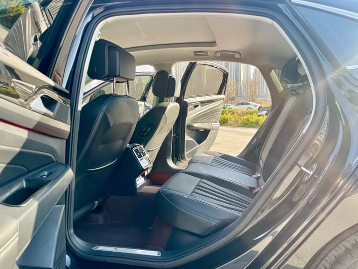 Фото 19 - Volkswagen Passat