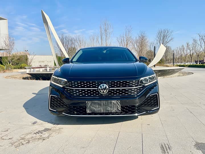 Фото 2 - Volkswagen Passat