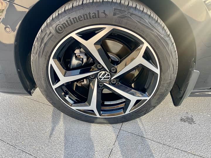 Фото 26 - Volkswagen Passat