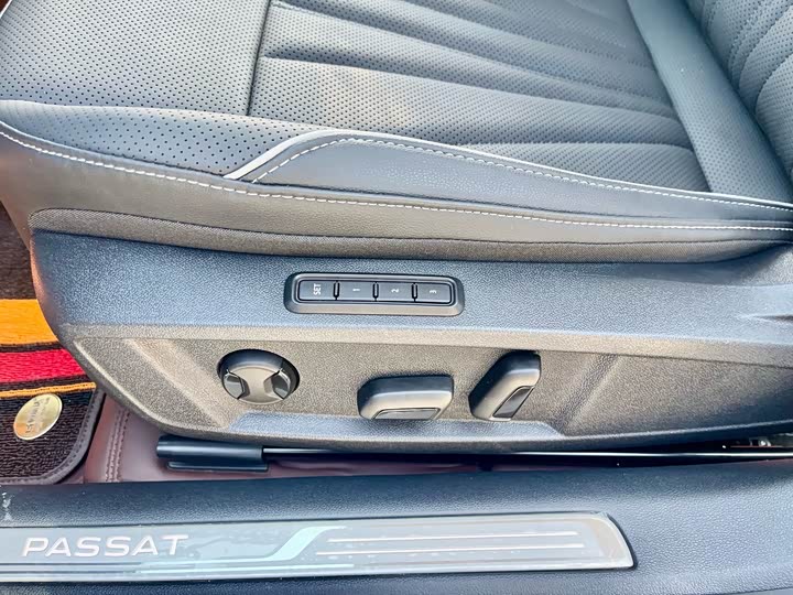 Фото 7 - Volkswagen Passat