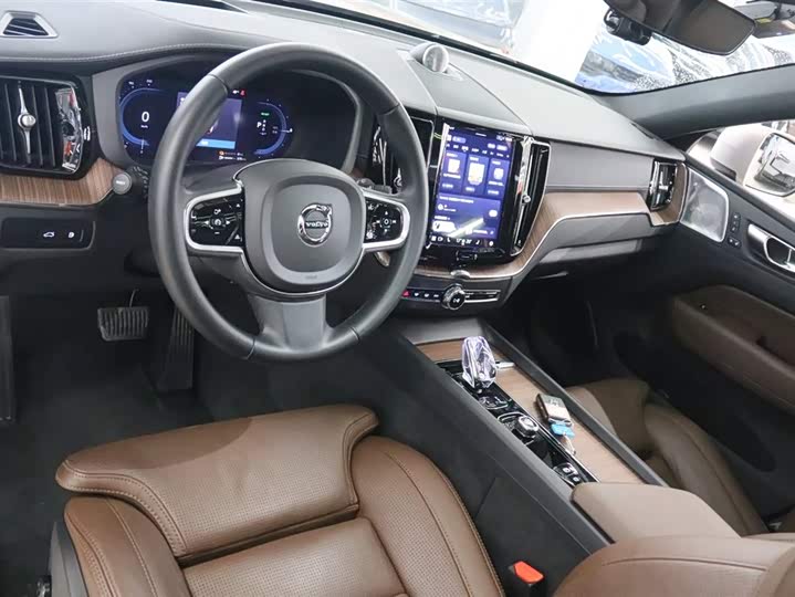 Фото 10 - Volvo XC60 Hybrid