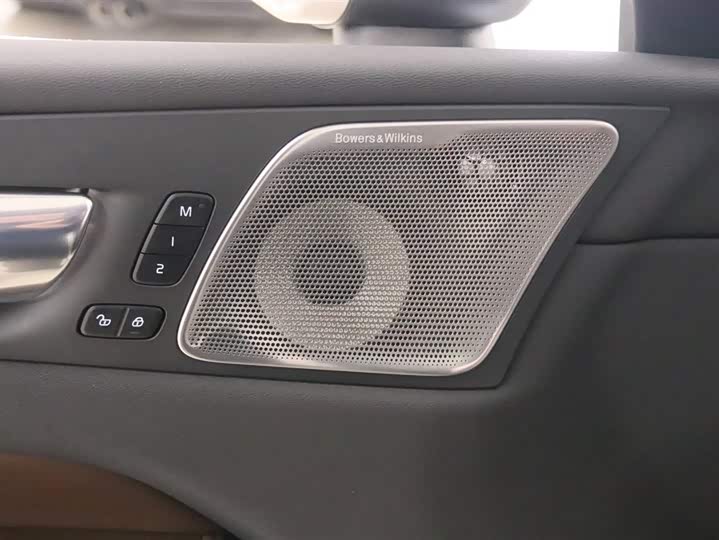 Фото 12 - Volvo XC60 Hybrid