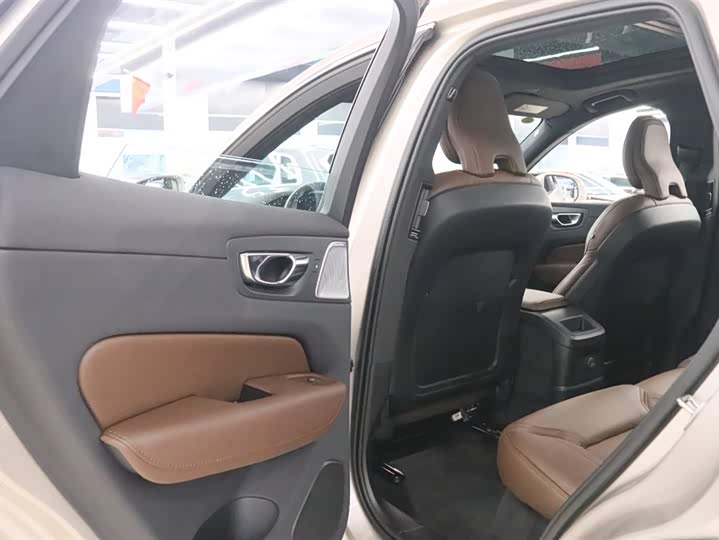 Фото 14 - Volvo XC60 Hybrid