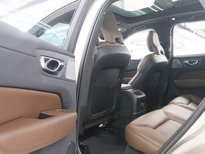 Фото 15 - Volvo XC60 Hybrid