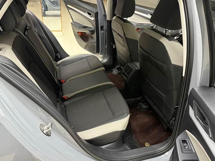 Фото 10 - Volkswagen Golf