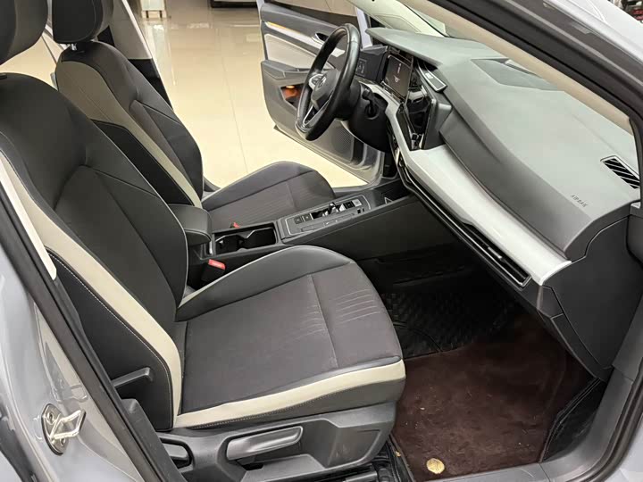 Фото 11 - Volkswagen Golf