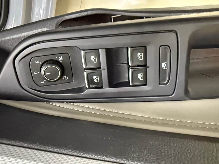 Фото 13 - Volkswagen Golf