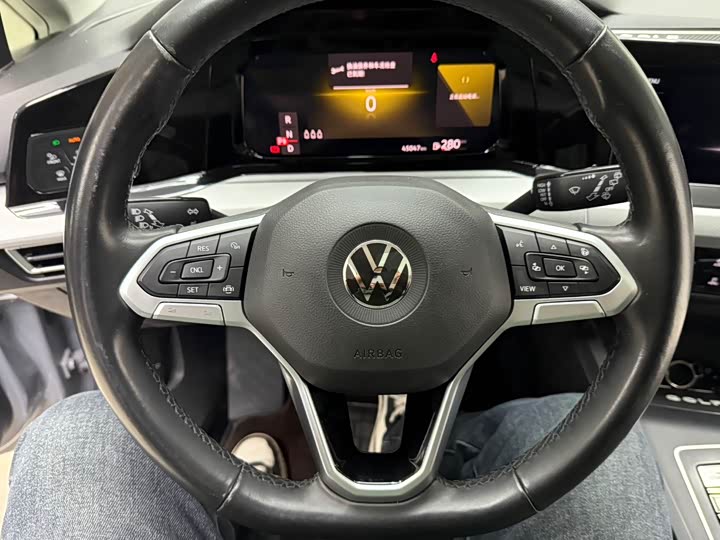 Фото 14 - Volkswagen Golf