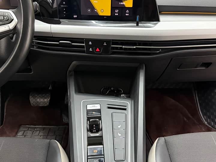 Фото 18 - Volkswagen Golf