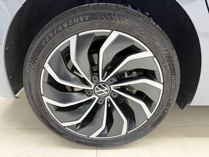 Фото 20 - Volkswagen Golf