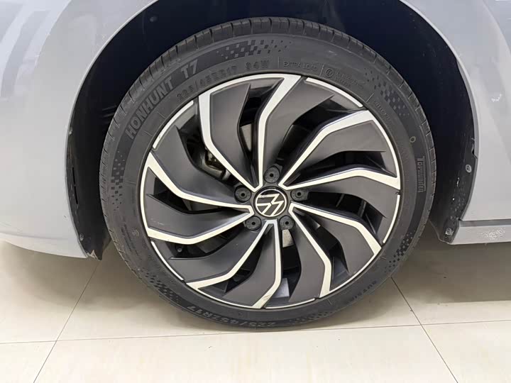 Фото 22 - Volkswagen Golf