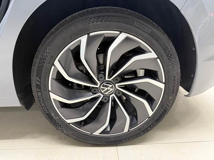 Фото 23 - Volkswagen Golf