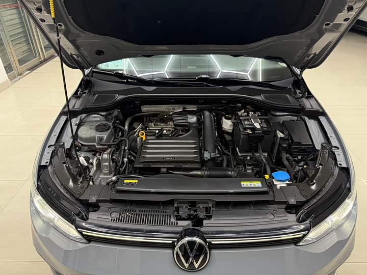 Фото 24 - Volkswagen Golf