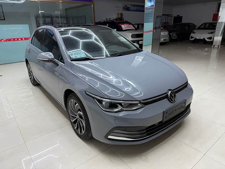 Фото 3 - Volkswagen Golf