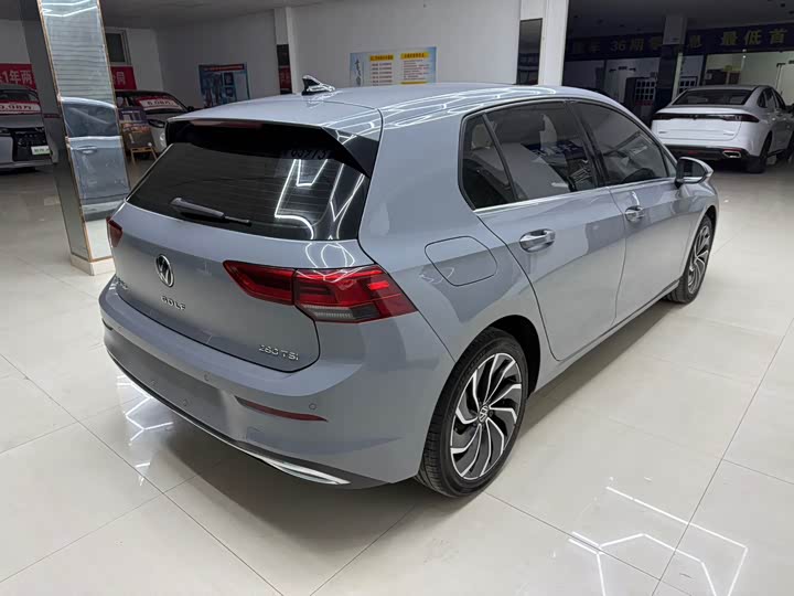 Фото 4 - Volkswagen Golf