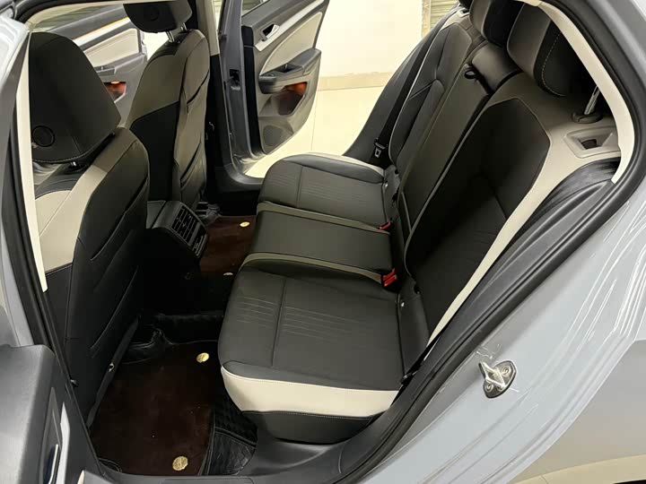 Фото 8 - Volkswagen Golf