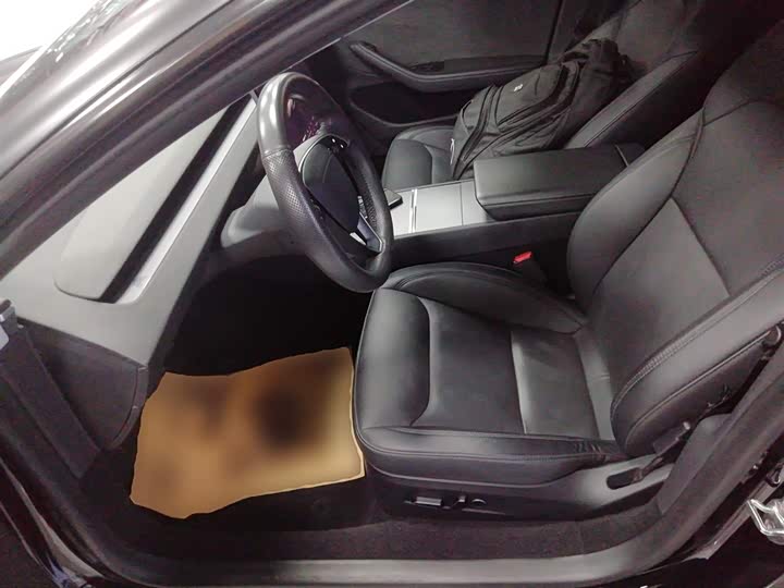 Фото 15 - Tesla Model 3