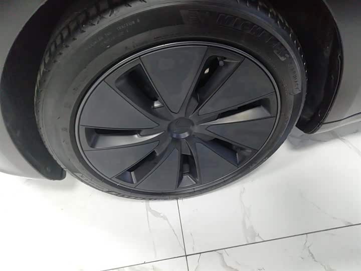 Фото 23 - Tesla Model 3