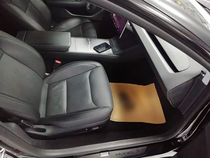 Фото 25 - Tesla Model 3