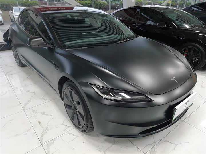 Фото 4 - Tesla Model 3