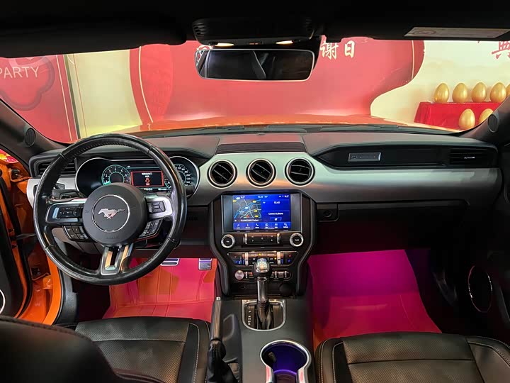 Фото 10 - Ford Mustang