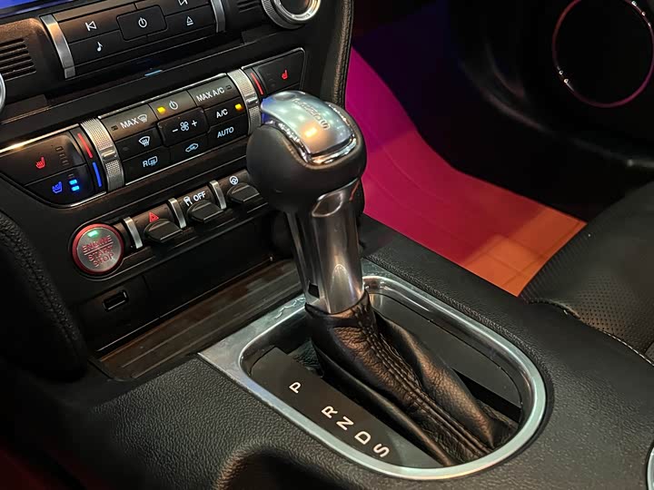 Фото 11 - Ford Mustang