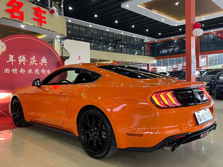 Фото 6 - Ford Mustang