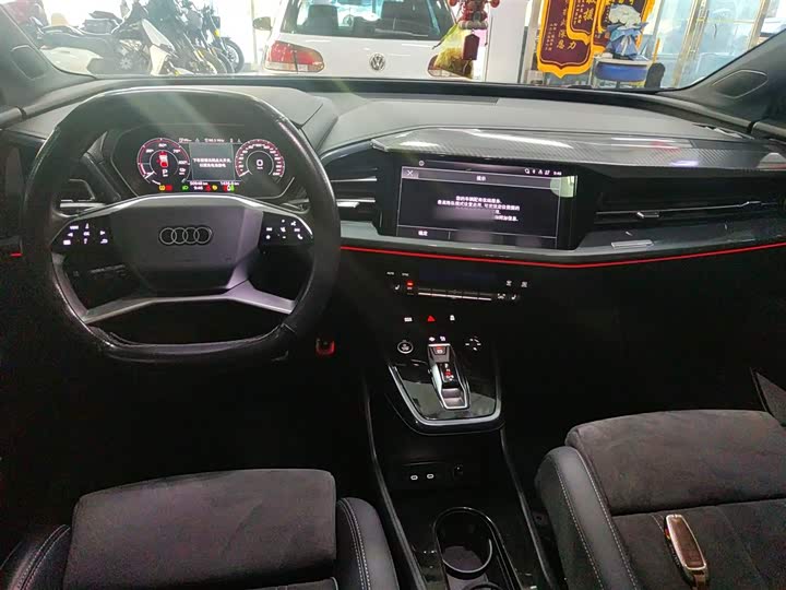 Фото 10 - Audi Q4 e-tron