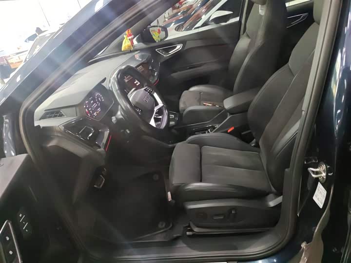 Фото 15 - Audi Q4 e-tron