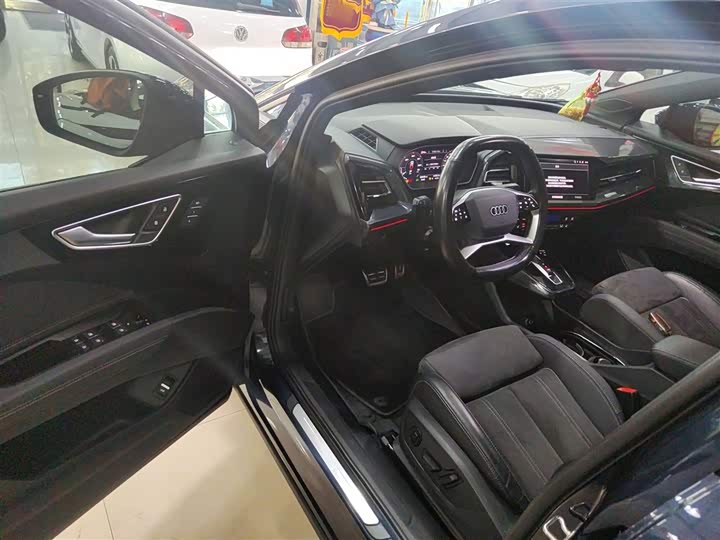 Фото 16 - Audi Q4 e-tron