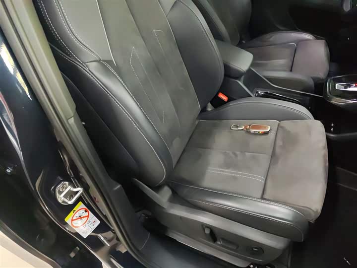 Фото 25 - Audi Q4 e-tron