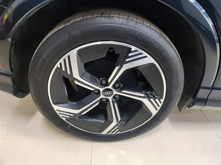 Фото 26 - Audi Q4 e-tron