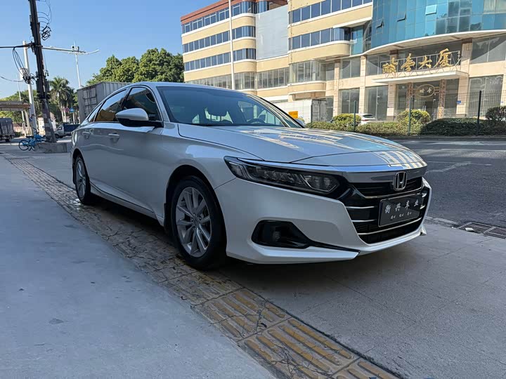 Фото 4 - Honda Accord