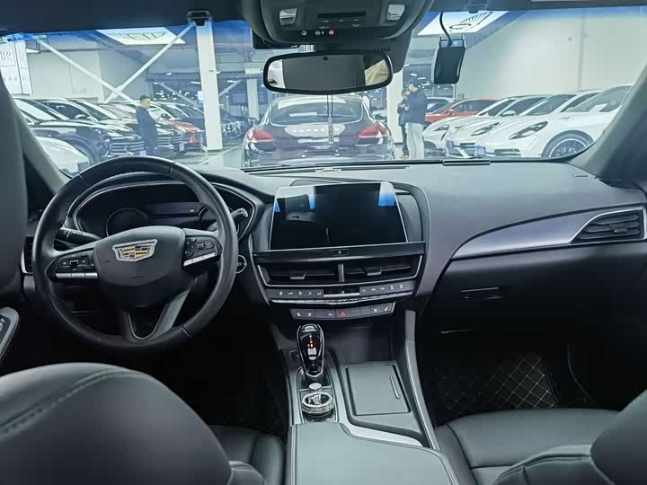 Фото 10 - Cadillac CT5