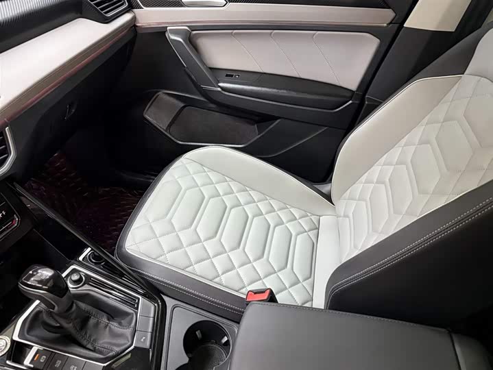 Фото 13 - Volkswagen Tayron