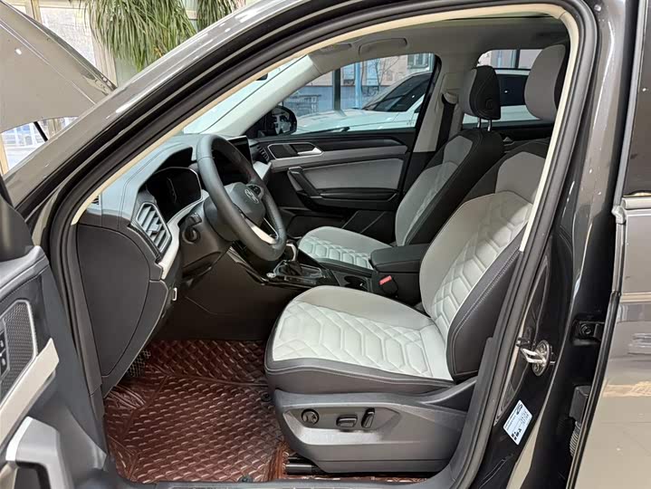 Фото 16 - Volkswagen Tayron