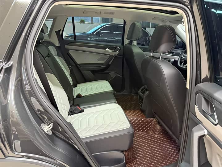 Фото 22 - Volkswagen Tayron