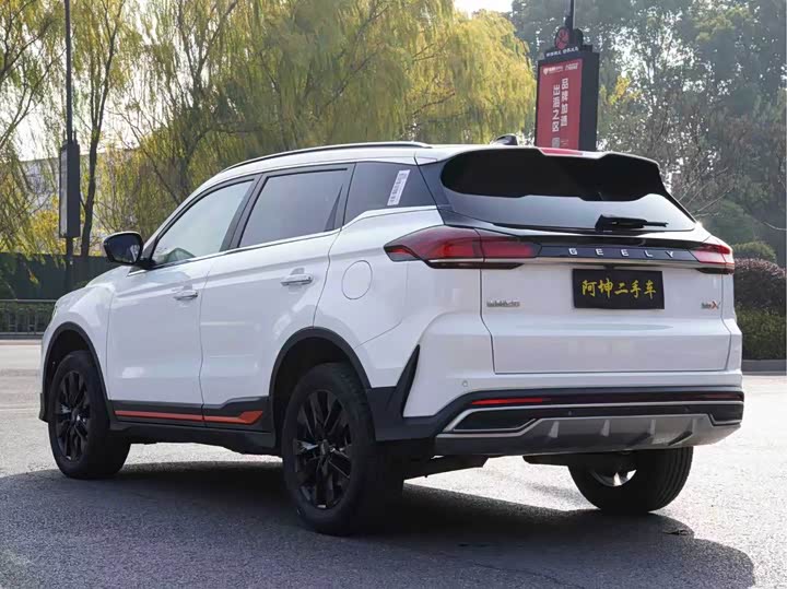 Фото 4 - Geely Atlas