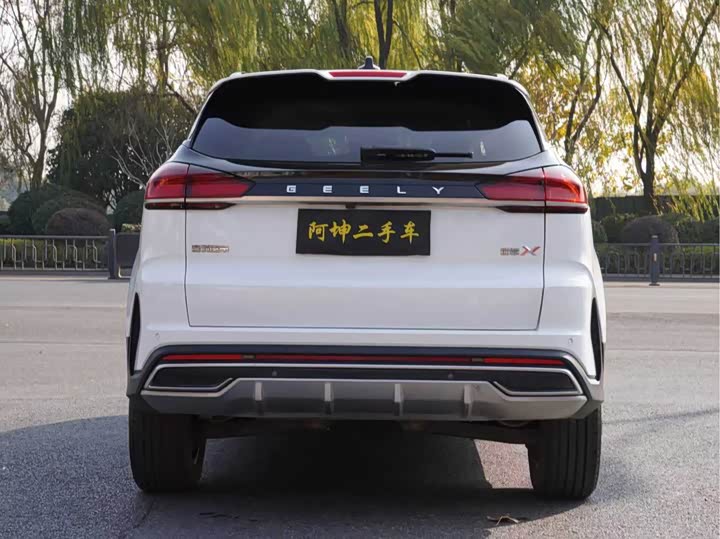 Фото 5 - Geely Atlas