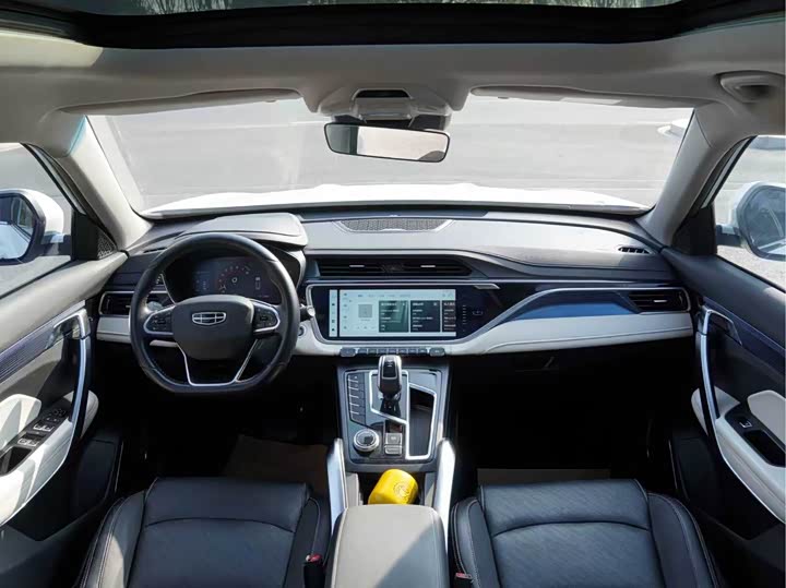 Фото 9 - Geely Atlas