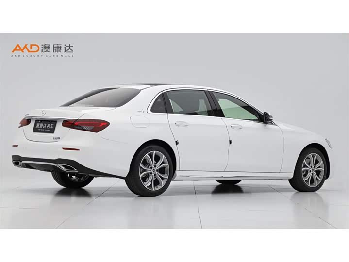 Фото 3 - Mercedes-Benz E-Class