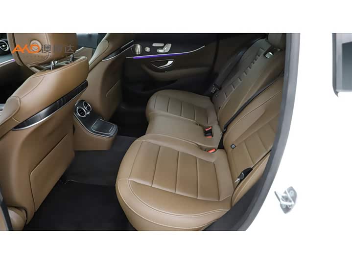 Фото 7 - Mercedes-Benz E-Class