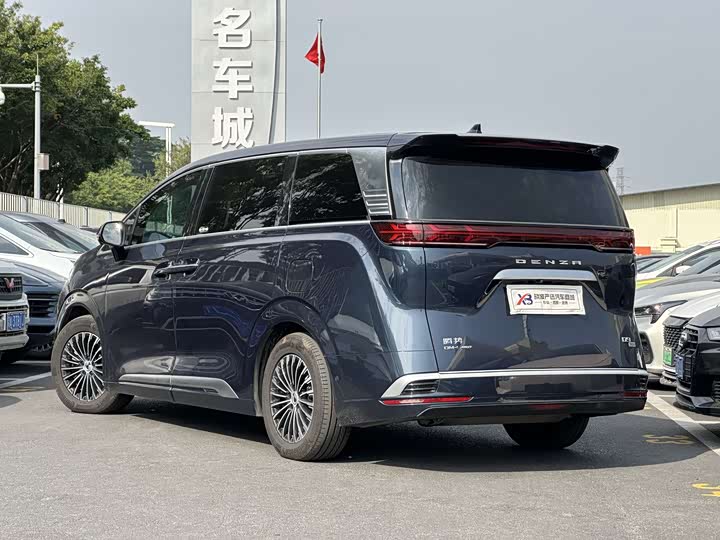 Фото 3 - Denza D9