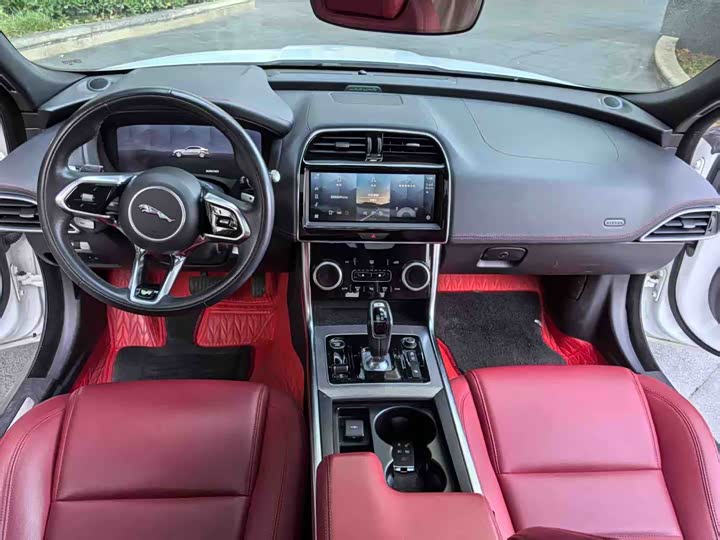 Фото 5 - Jaguar XE L