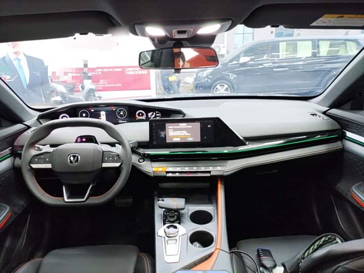 Фото 10 - Changan UNI-V