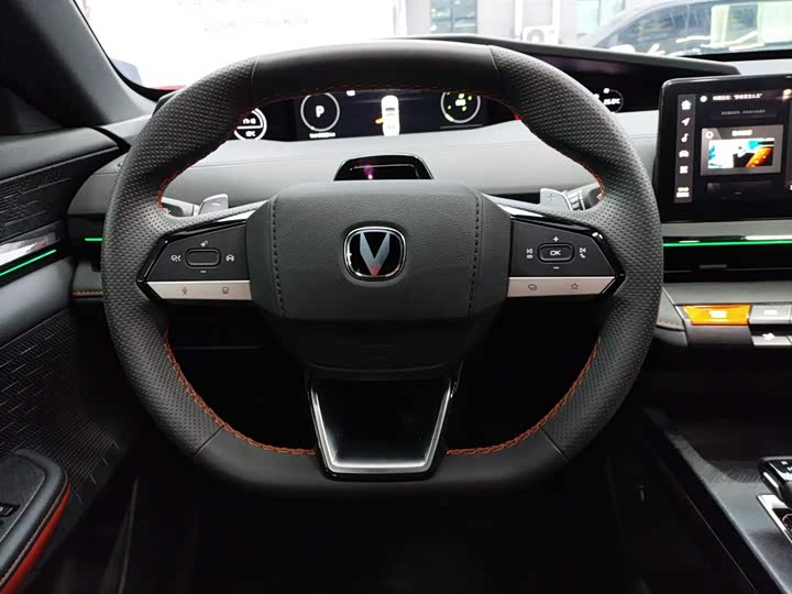 Фото 11 - Changan UNI-V