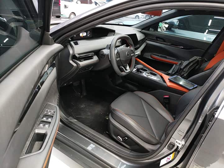 Фото 16 - Changan UNI-V